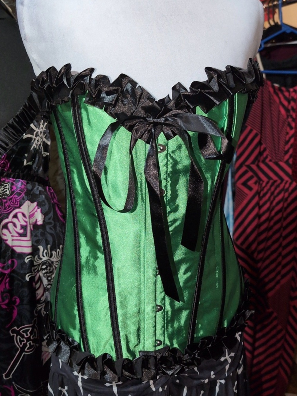Gothic Green and Black Satin Corset - Picture 5 of 5
